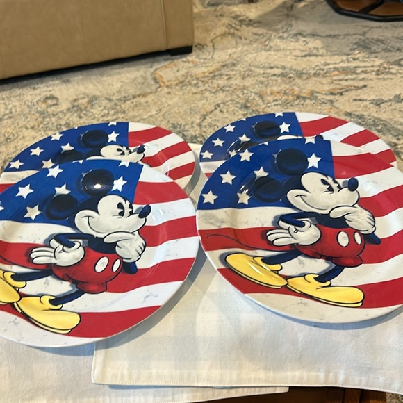 Disney salute to America Mickey Mouse 11 inch plates set of four - Picture 2 of 6